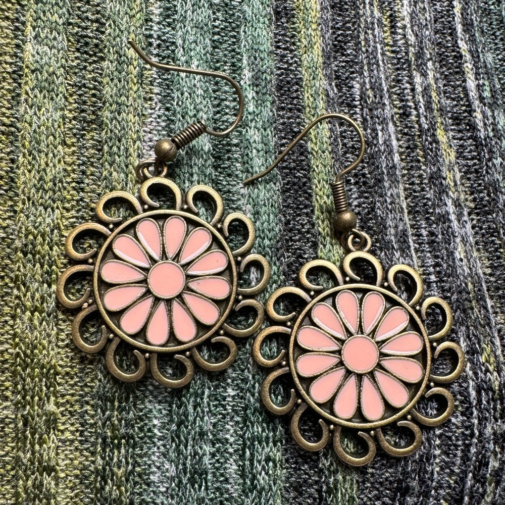 Vintage-Style Pastel Pink Floral Alloy Dangle Earrings Antique Bronze Finish